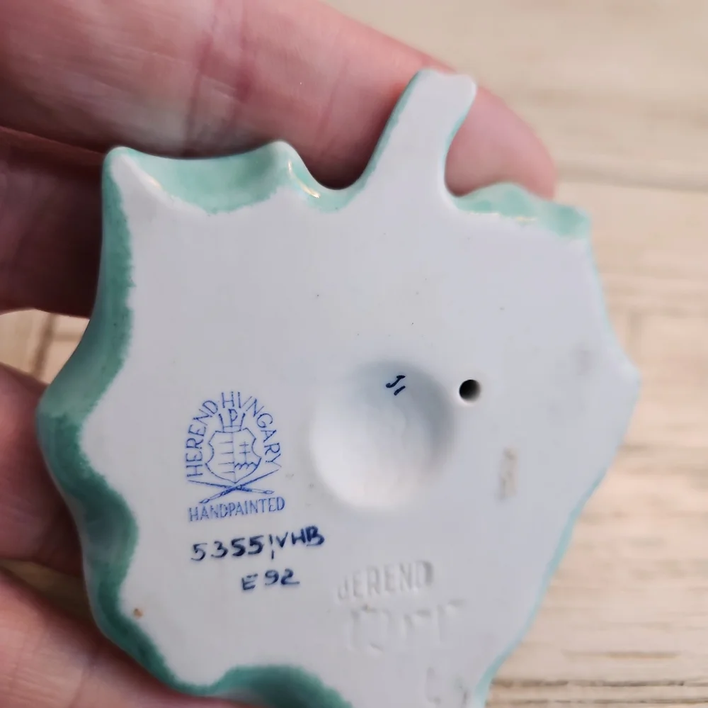 Herend Frog on Lily - Picture 4 of 5